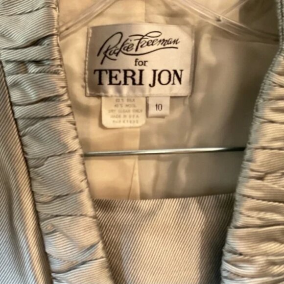 Luxury 2-piece skirt/jacket - Picture 2 of 7